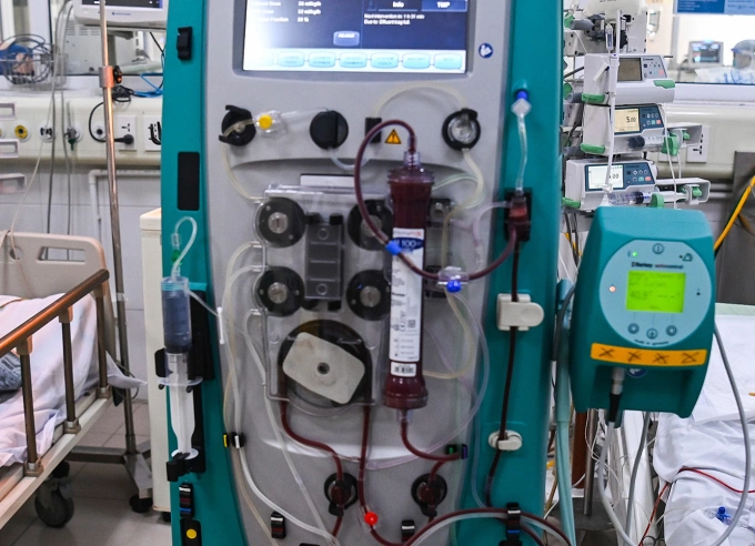 Lọc máu điều trị cho một bệnh nhân. Ảnh: Giang Huy
