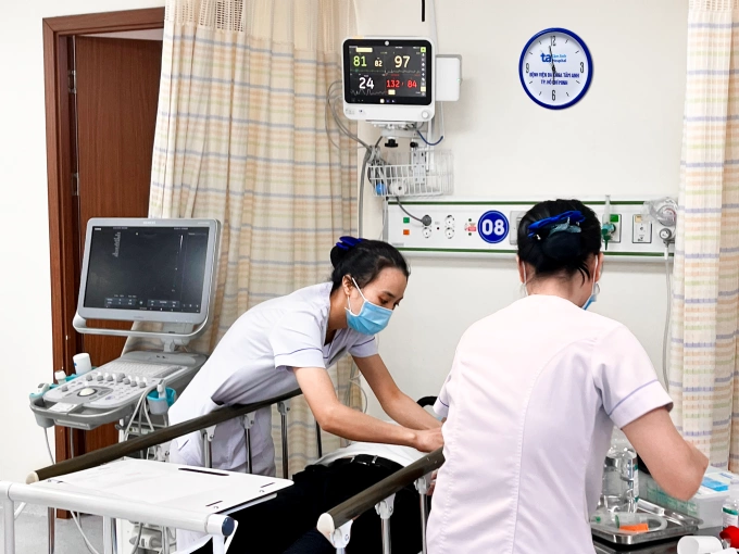Đội ngũ y tế nhanh chóng cấp cứu cho anh Hải. Ảnh: Bệnh viện Đa khoa Tâm Anh