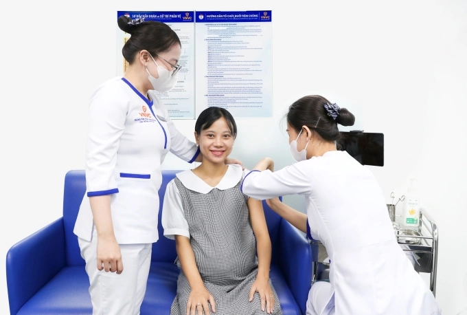 Mẹ bầu tiêm phòng RSV giúp phòng viêm phổi, viêm tiểu phế quản cho trẻ trong 6 tháng đầu đời. Ảnh: Mộc Thảo