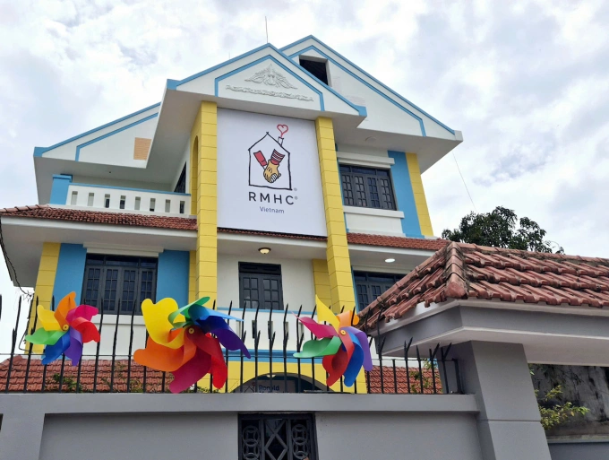 Ngôi nhà chung đầu tiên với ba tầng khang trang. Ảnh: Lê Phương