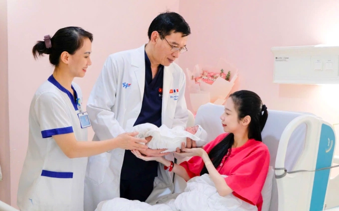 Sức khoẻ mẹ và bé ổn định sau ca phẫu thuật. Ảnh: Bệnh viện cung cấp