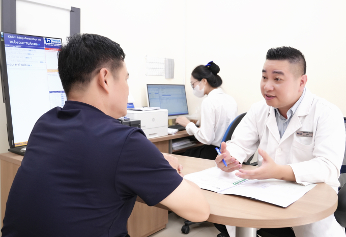 Bác sĩ Tân khám và tư vấn cho bệnh nhân. Ảnh minh họa: Bệnh viện Đa khoa Tâm Anh
