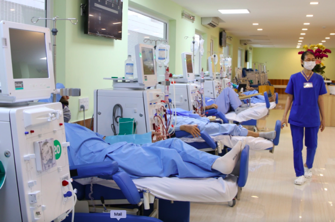 Các bệnh nhân chạy thận nhân tạo ở trung tâm lọc máu, Bệnh viện Thống Nhất. Ảnh:Thư Anh.