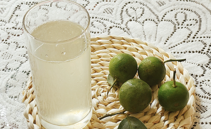 Chưa có nghiên cứu nào chứng minh rằng uống nước chanh đơn thuần có thể giảm mỡ trong gan hay cải thiện tình trạng bệnh lý. Ảnh: Bảo Bảo