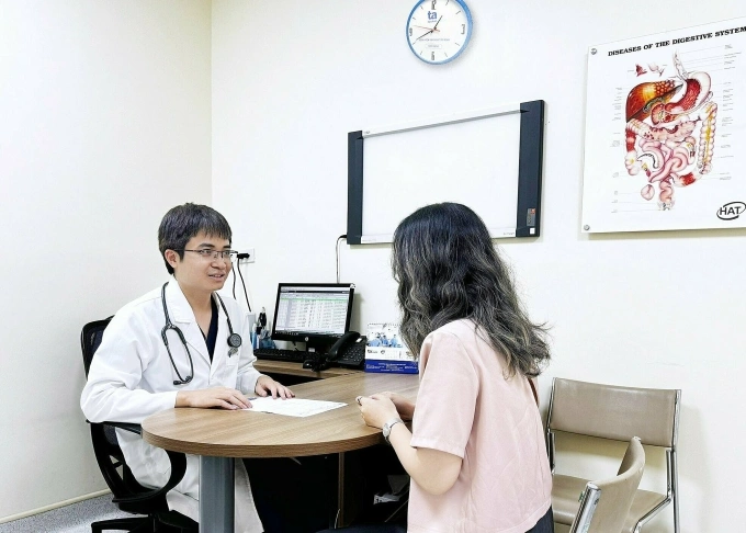 Bác sĩ Nam khám và tư vấn cho người bệnh. Ảnh minh họa: Bệnh viện Đa khoa Tâm Anh