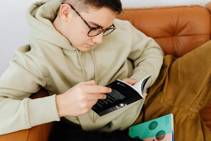 Nhiều bạn trẻ hiểu chưa đầy đủ về sức khỏe giới tính, tình dục an toàn và nguy cơ lây nhiễm. Ảnh minh họa: Pexel