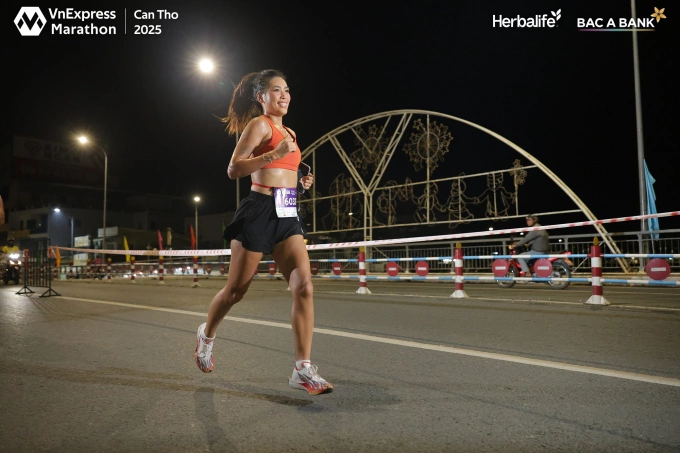 Runner tham gia giải VnExpress Marathon tại Cần Thơ. Ảnh: VM