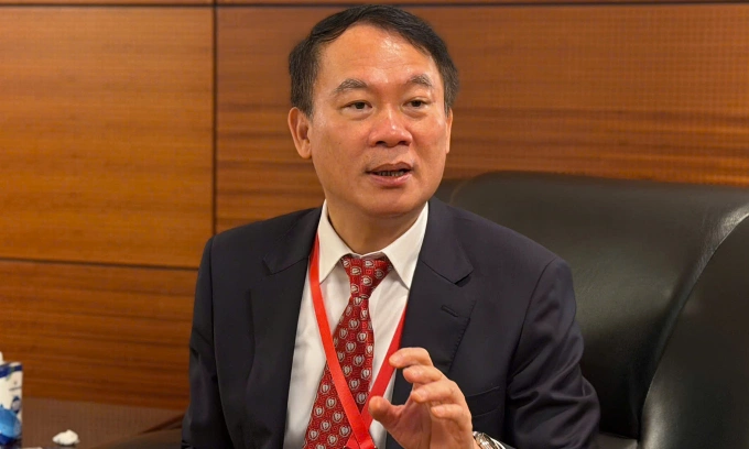 GS.TS Phạm Mạnh Hùng chia sẻ tại hội nghị. Ảnh: Lê Nga