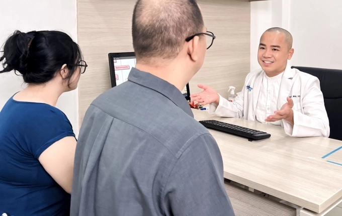 Bác sĩ tư vấn về các vấn đề khó nói cho một cặp vợ chồng. Ảnh: Lâm Anh