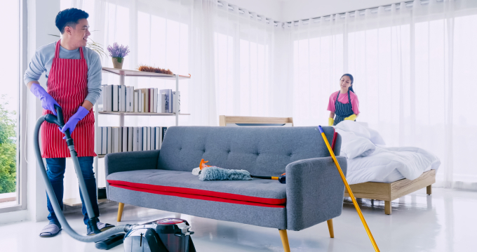 Nam giới chia sẻ việc nhà với bạn đời. Ảnh: Vecteezy