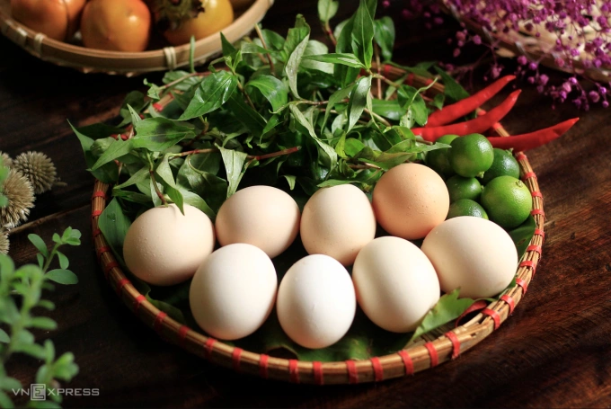 Người lớn khỏe mạnh có thể ăn 2 đến 3 quả trứng mỗi ngày. Ảnh: Bùi Thủy