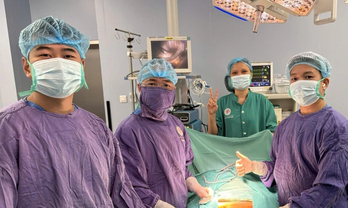 Các bác sĩ phẫu thuật thành công cho bệnh nhân. Ảnh: Bệnh viện cung cấp