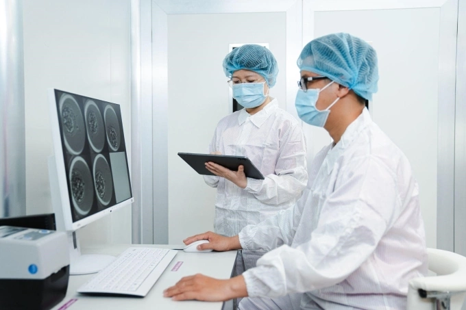 Phòng lab tại hệ thống IVF Phương Châu đạt chuẩn quốc tế RTAC & JCI. Ảnh: Bệnh viện cung cấp