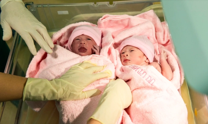 Hai em bé chào đời sinh đôi chào đời ở Bệnh viện Từ Dũ. Ảnh: Ngọc Ngân