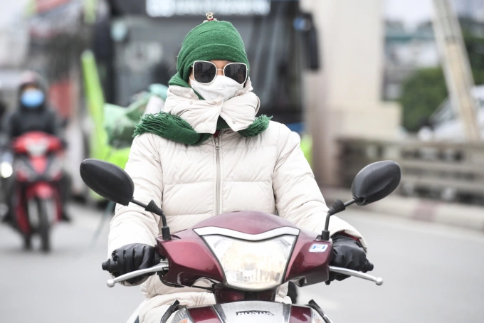 Người Hà Nội trong rét. Ảnh: Giang Huy