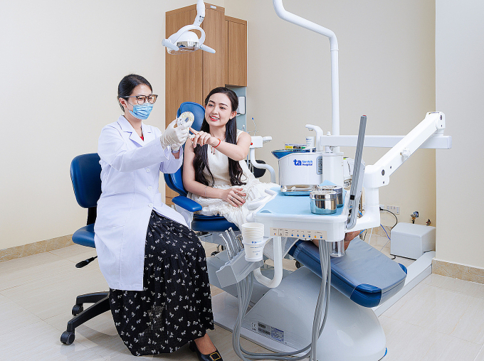 Bác sĩ Thư đang tư vấn cho một người bệnh. Ảnh minh họa: Phòng khám Đa khoa Tâm Anh quận 7