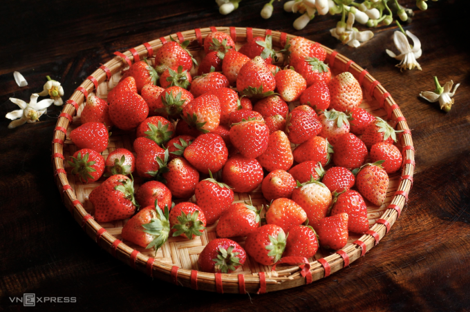 Các loại quả mọng như dâu tây, việt quất giúp giảm nguy cơ acid uric và chống viêm. Ảnh: Bùi Thủy