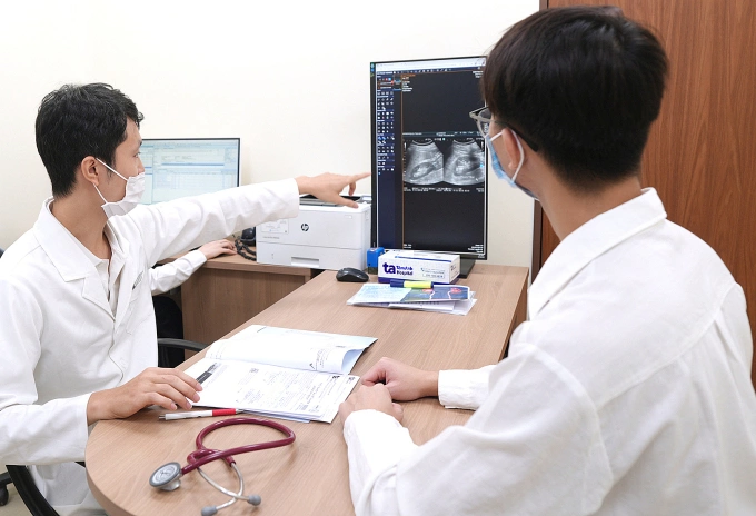 Bác sĩ đang tư vấn cho người bệnh suy thận. Ảnh minh họa: Bệnh viện Đa khoa Tâm Anh