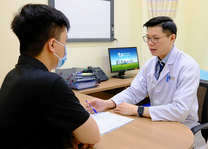 Bác sĩ tư vấn cho người bệnh. Ảnh minh họa: Bệnh viện Đa khoa Tâm Anh