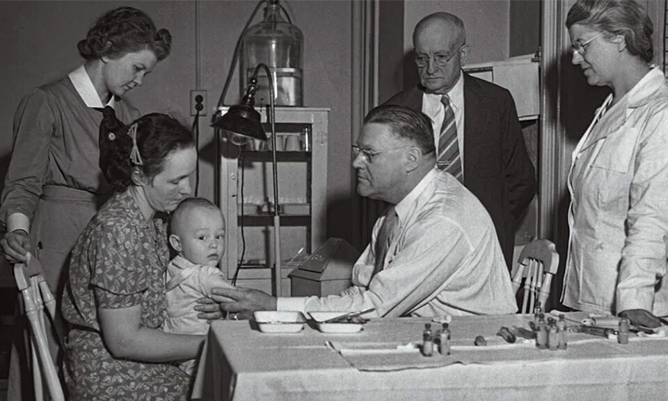 Vì sao vaccine ho gà từng bị từ chối?