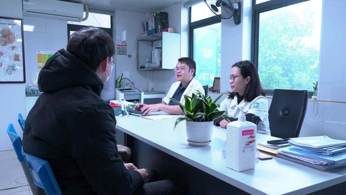 Bác sĩ tư vấn cho bệnh nhân. Ảnh: Bác sĩ cung cấp