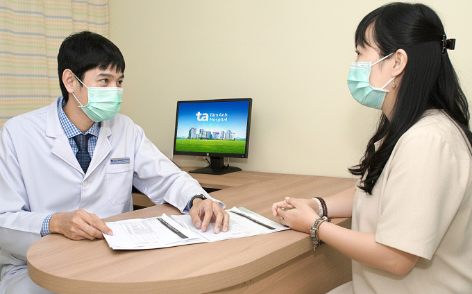 Bác sĩ Lộc tư vấn cho người bệnh. Ảnh minh họa: Bệnh viện Đa khoa Tâm Anh