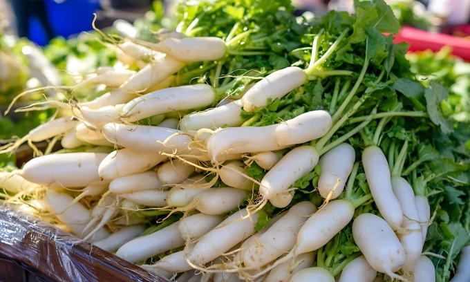 Củ cải trắng có nhiều chất dinh dưỡng tốt cho sức khỏe, song không nên lạm dụng. Ảnh minh họa: Vecteezy