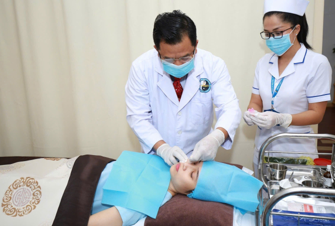 Điều trị thẩm mỹ da tại Bệnh viện Y học cổ truyền TP HCM. Ảnh: Huyền Nguyễn