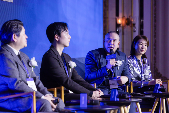 Bác sĩ Mập Hồng gặp Lee Young Ae tại hội nghị thẩm mỹ Hàn Quốc Bác sĩ Hoàng Thiên Minh Trị (thứ hai bên phải) tham dự phiên thảo luận cùng các chuyên gia quốc tế tại hội nghị Jeisys TEA 2025 (Tailored Excellence in Aesthetics), diễn ra tại khách sạn Imperial Palace, Seoul, Hàn Quốc. Ảnh: TGSĐ