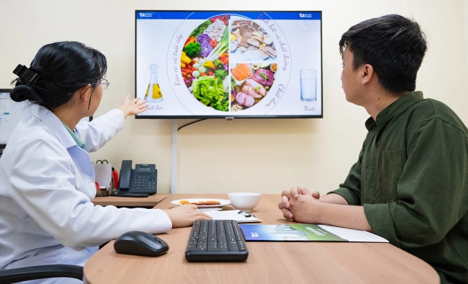 Bác sĩ tư vấn dinh dưỡng cho người bệnh. Ảnh minh họa: Bệnh viện Đa khoa Tâm Anh