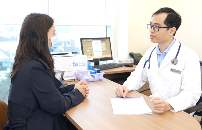 Bác sĩ Ngân khám cho bệnh nhân. Ảnh minh họa: Bệnh viện Đa khoa Tâm Anh