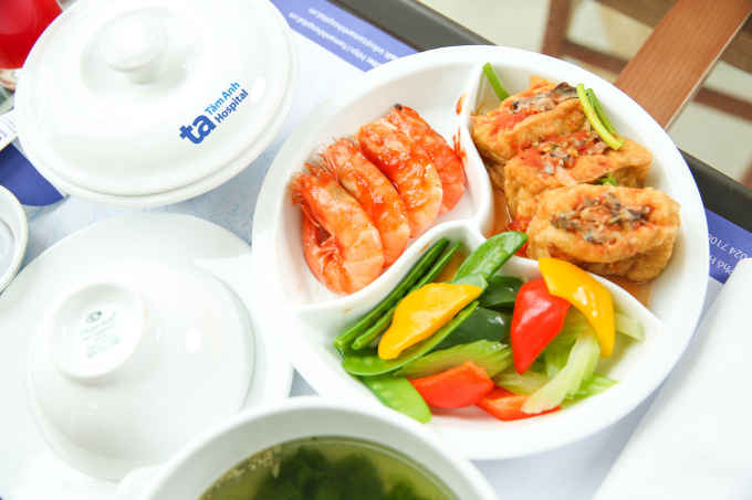 Chế độ ăn của người bệnh thận phụ thuộc vào từng giai đoạn bệnh và tình trạng sức khỏe. Ảnh minh họa: Bệnh viện Đa khoa Tâm Anh