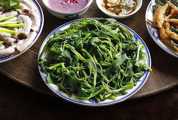 Vì sao ăn nhạt, uống nhiều nước vẫn có thể hại thận?