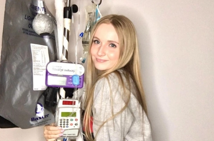 Bị bệnh tật hành hạ, cô gái 25 tuổi xin trợ tử Annaliese sống sót qua 25 lần nhiễm trùng huyết từ căn bệnh hiếm gặp. Ảnh: Annaliese Holland