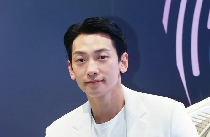 Ca sĩ Bi Rain bị mỡ máu cao dù ăn kiêng, tập tạ Ca sĩ, diễn viên Bi Rain. Ảnh: Yonhap News