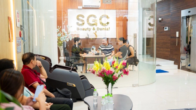 Phòng lab nha khoa SGC tăng ca phục vụ kiều bào dịp Tết Khách hàng thăm khám tại Nha khoa SGC. Ảnh: Nha khoa SGC