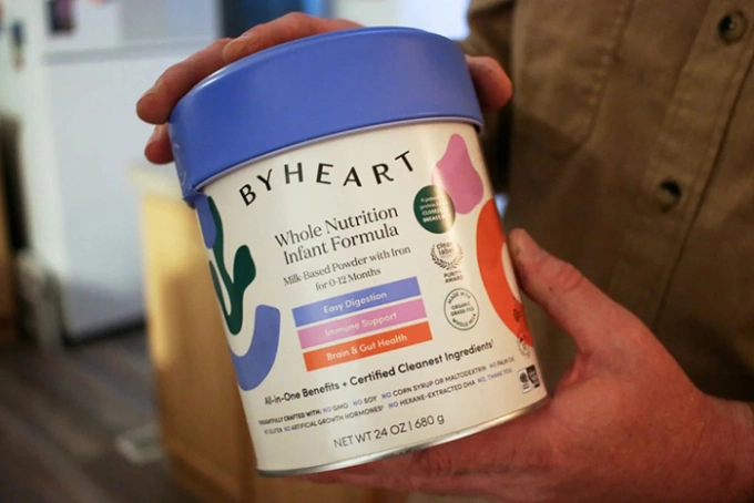 Bé 4 tháng tuổi ngộ độc sau khi uống sữa ByHeart Sữa công thức ByHeart. Ảnh: AP