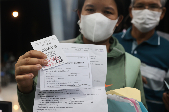 76 loại thuốc mới được BHYT chi trả, ưu tiên thuốc trị ung thư Bệnh nhân chờ khám bệnh tại Bệnh viện Ung Bướu TP HCM cơ sở 2, TP Thủ Đức. Ảnh: Quỳnh Trần