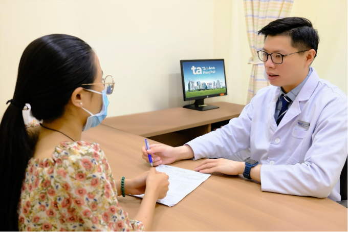 Cách giúp người ung thư hồi phục sức khỏe sau hóa trị Bác sĩ Sỹ tư vấn cho người bệnh. Ảnh minh họa: Bệnh viện Đa khoa Tâm Anh