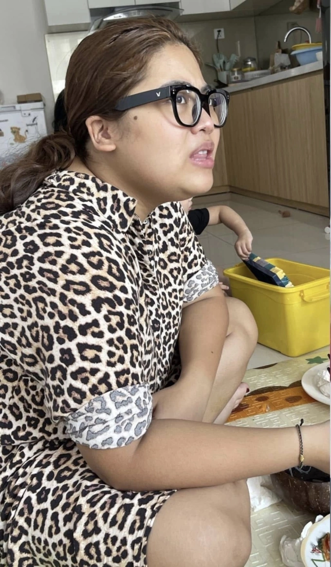 Bị chê 'to như khủng long', cô gái giảm 25 kg sau 5 tháng Sau thời gian dài đối mặt với chứng trầm cảm, Nga tăng cân mất kiểm soát lên 86 kg. Ảnh: Nhân vật cung cấp