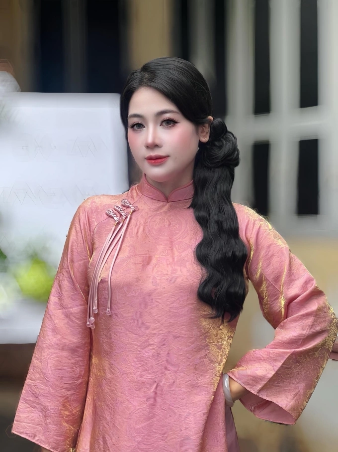 Bị chê 'to như khủng long', cô gái giảm 25 kg sau 5 tháng Nga có thể diện những bộ trang phục size nhỏ, những chiếc váy xinh xắn mà trước đây cô chỉ dám ngắm từ xa. Ảnh: Nhân vật cung cấp