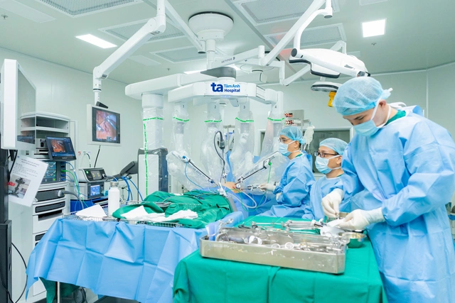 8 giờ đại phẫu bằng robot cắt hai khối u hiểm hóc Untitled-design-10-1-176452027-9420-1951