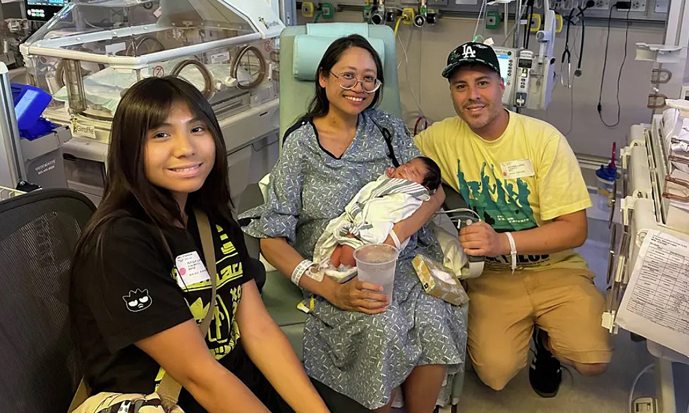 Bé trai 3,8 kg chào đời sau 41 tuần phát triển ngoài tử cung