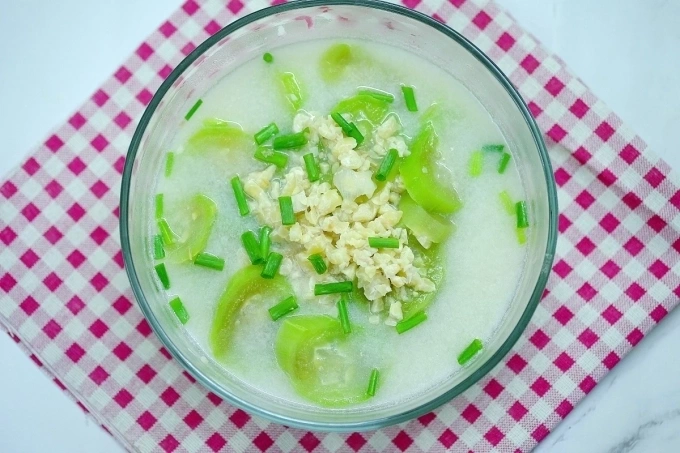 5 lý do nên ăn mướp thường xuyên Quả mướp chứa nhiều dưỡng chất tốt cho sức khỏe, nên ăn 3-4 lần mỗi tuần. Ảnh: Hoa Anh