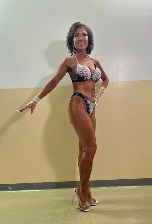 'Bà ngoại thể hình' 72 tuổi tập tạ 5 ngày một tuần Bà Lin bắt đầu tham dự các giải thể hình từ năm 2023 và dần tích lũy kinh nghiệm. Ảnh: CNA