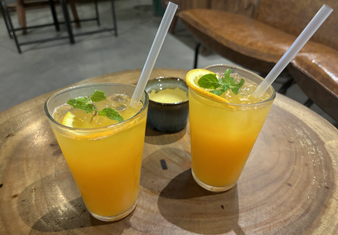 Lợi ích sức khoẻ, công dụng khi uống nước cam thường xuyên Nước cam giàu vitamin C, giúp tăng miễn dịch, thúc đẩy quá trình hình thành xương. Ảnh: Bảo Bảo