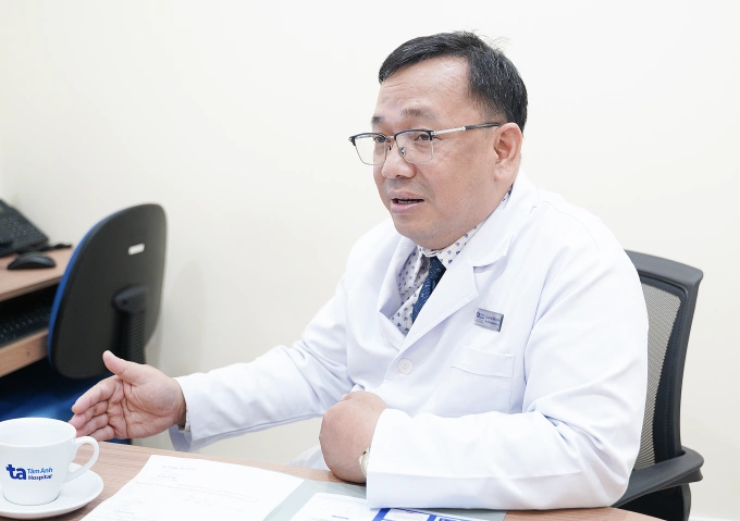 7 dấu hiệu cảnh báo bệnh thận Bác sĩ Thông tư vấn cho người bệnh. Ảnh: Bệnh viện Đa khoa Tâm Anh