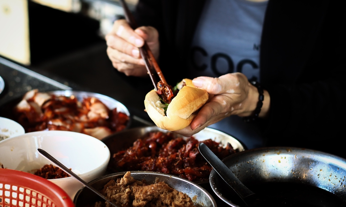 Vì sao liên tiếp xảy ra các vụ ngộ độc bánh mì?