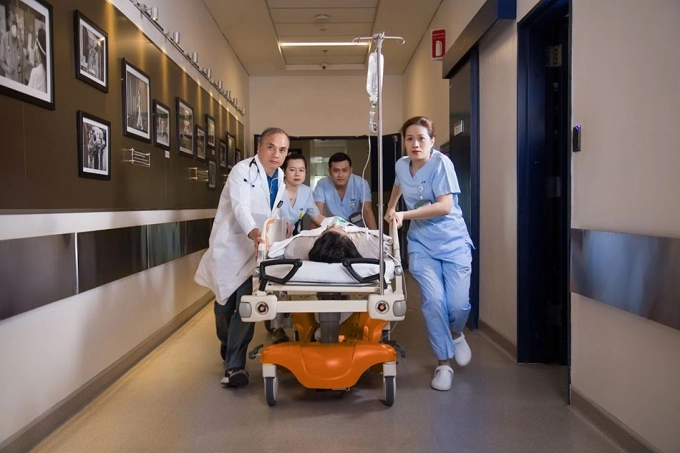 Cứu sống người đàn ông bị nhồi máu cơ tim ngoài giàn khoan Ekip cấp cứu nhồi máu cơ tim của FV luôn trong tình trạng sẵn sàng. Ảnh: Bệnh viện FV