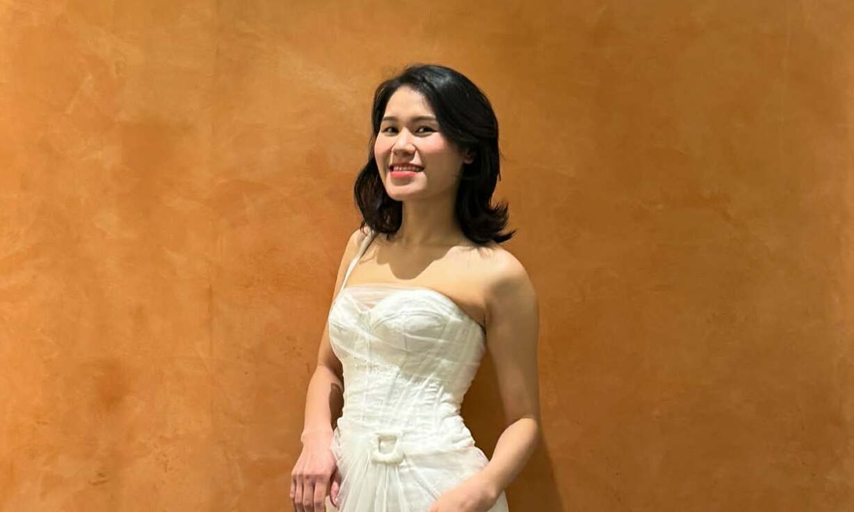 Nữ huấn luyện viên giữ dáng săn chắc nhờ gym, pilates